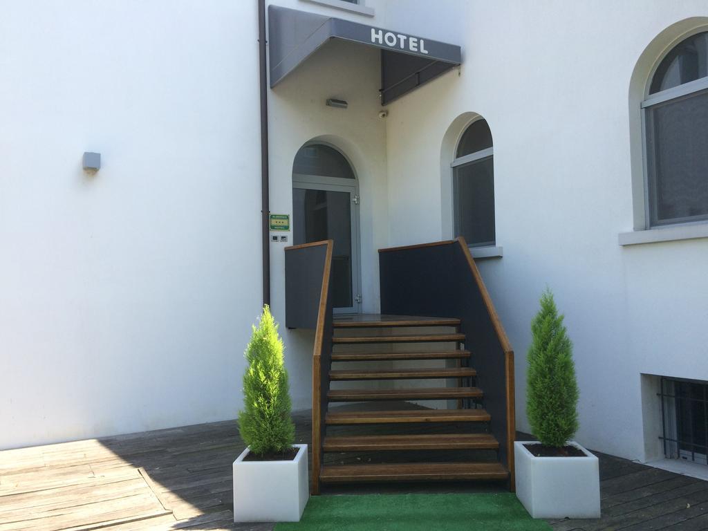Blue Hotel Suzzara Eksteriør billede